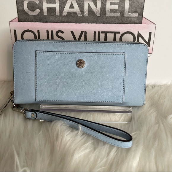 Michael Kors Handbags - EUC Michael Kors Zip Around Wallet